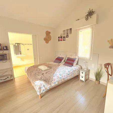 Lumineux, Au Calme, Climatise, A Gif Sur Yvette Apartment